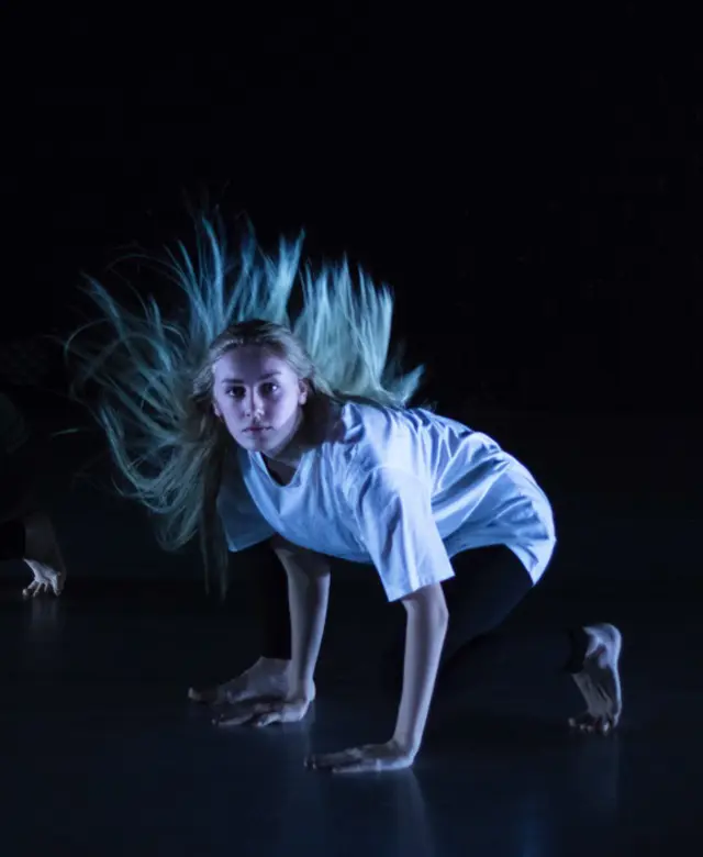 1.1. dans unadjustednonraw_thumb_4543.jpg