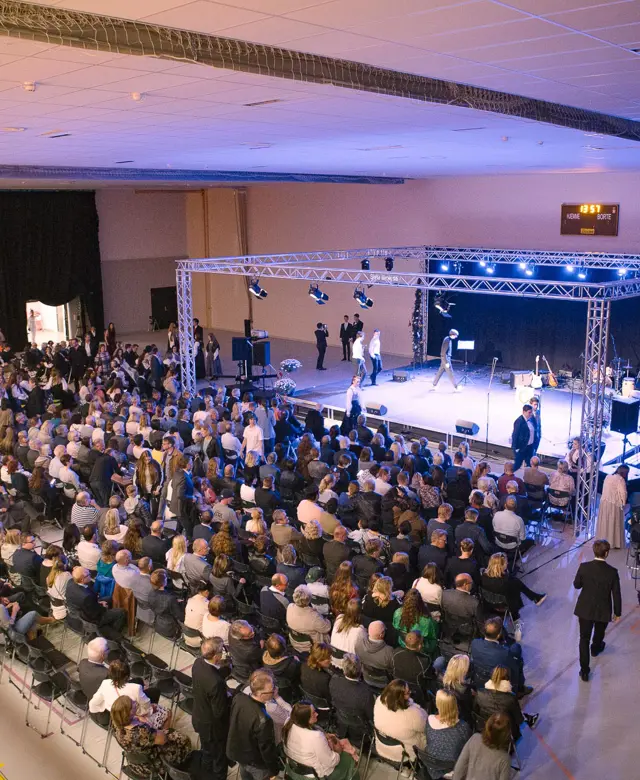 3.1 hall dette-er-roenningen-bygg-utenifra8-2.jpg