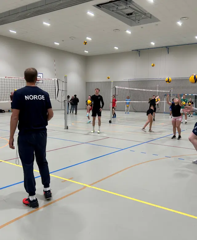 volleyball-landslag-og-roennere-iv-10-23.jpg