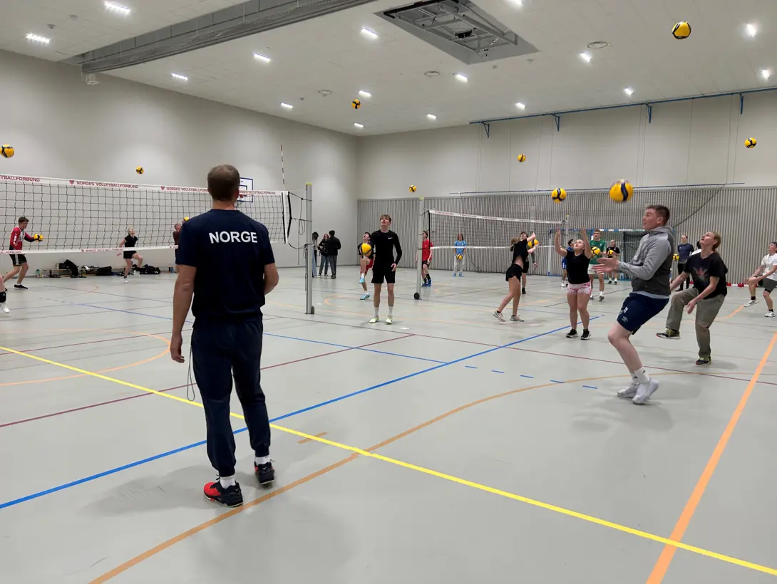 volleyball-landslag-og-roennere-iv-10-23.jpg