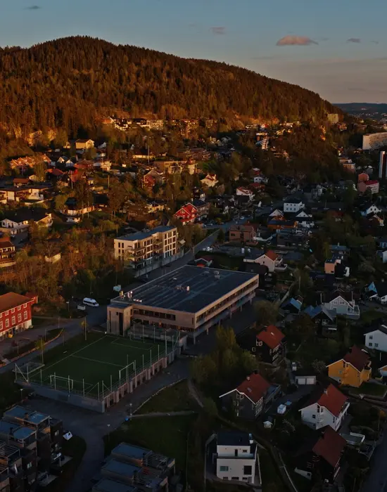 Ny drakt, samme skole