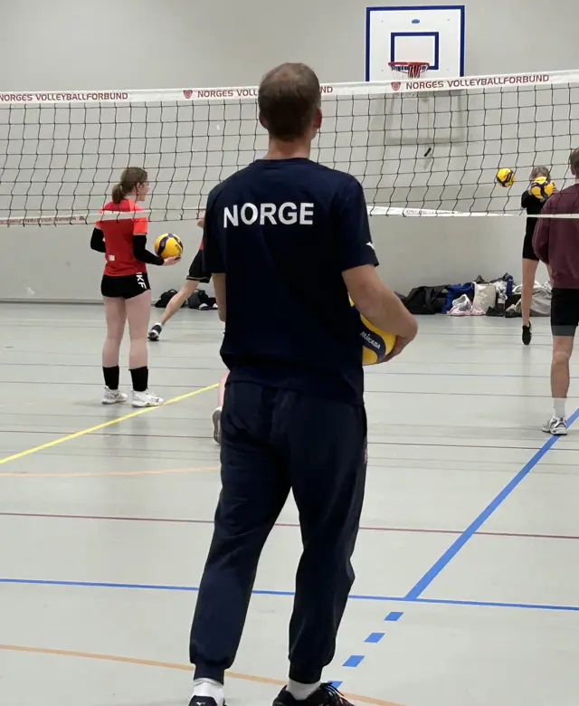 1.1 volley volleyball-landslag-og-roennere-ii-10-23.jpg