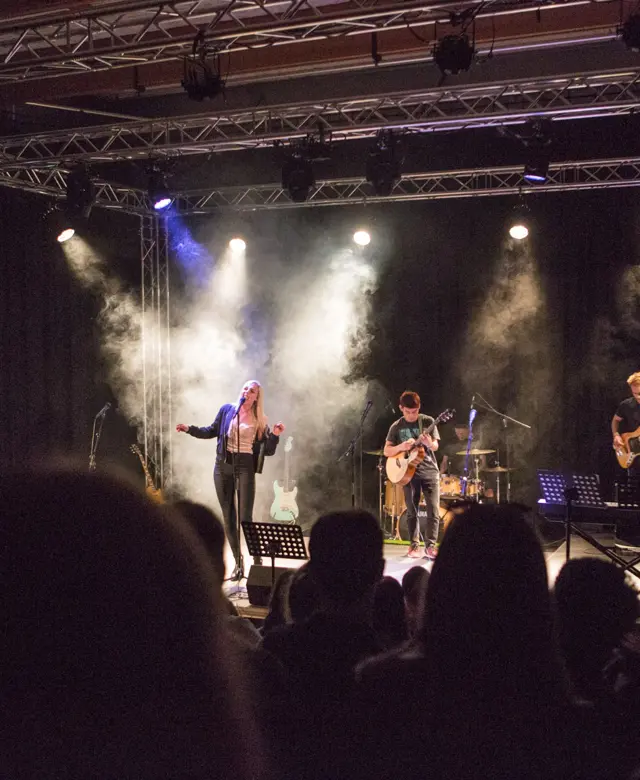 1.1 Utmus 18319011_10155066320591206_2059691639933364986_o.jpg