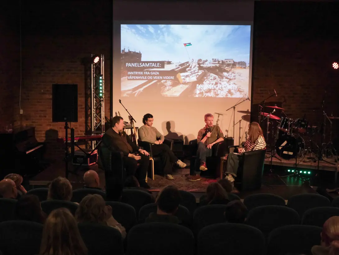 Panel samtale RF25-4.jpg